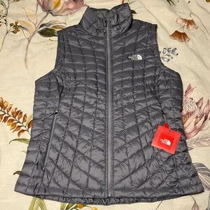 The North Face Women’s ThermoBall Quilted Grey Puffer Vest - Size M